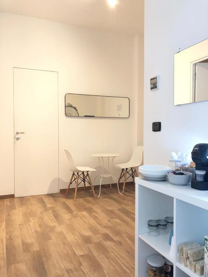 Italien chic, camera con bagni condivisi Bari Esterno foto
