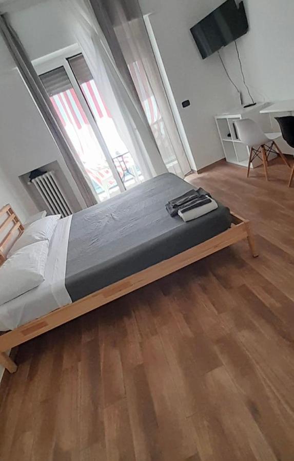 Italien chic, camera con bagni condivisi Bari Esterno foto